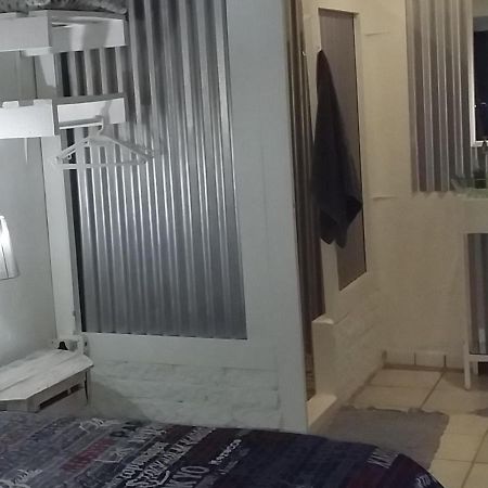 Mykhaya-Your Home Away From Home Kempton Park Buitenkant foto